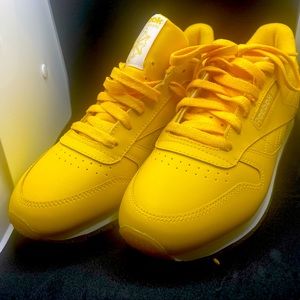 Brand new bright yellow Reebok’s sneakers (no box included)